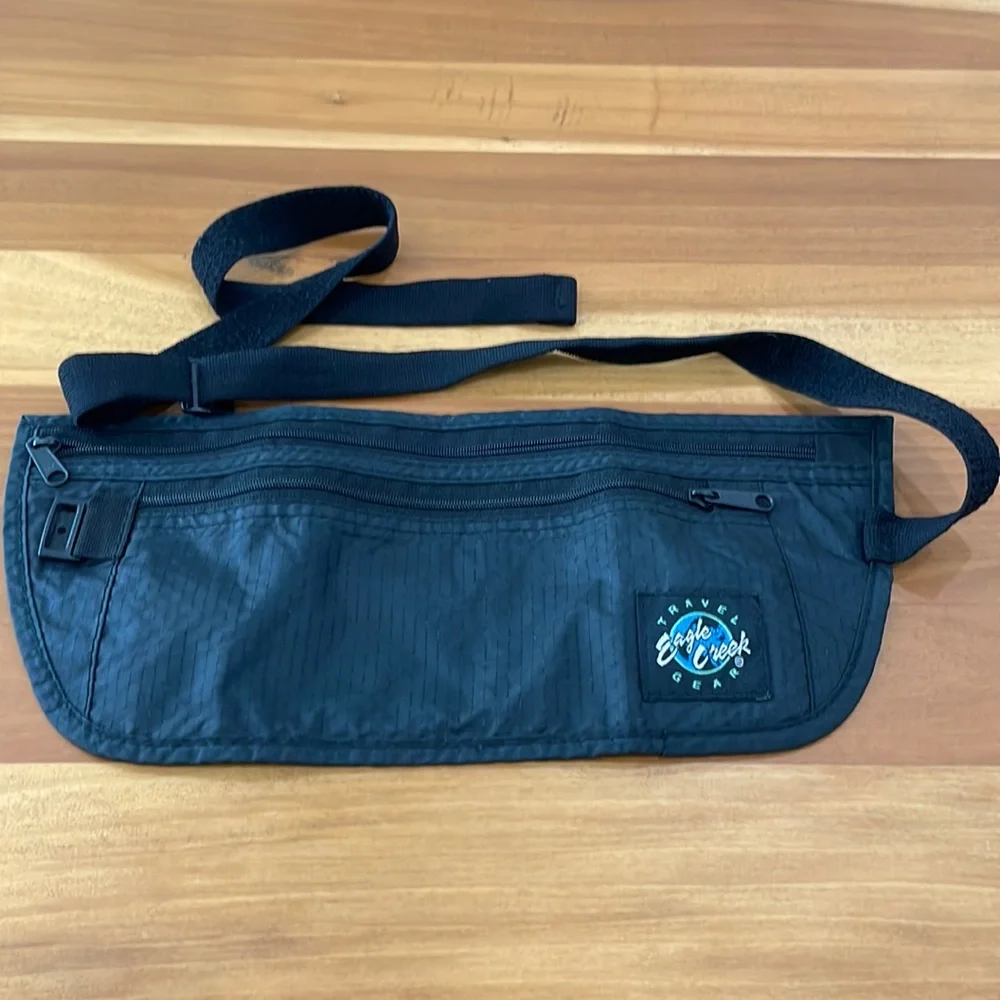 Eagle Creek Undercover Hidden Pocket - Travel Money Belt for Men and Women